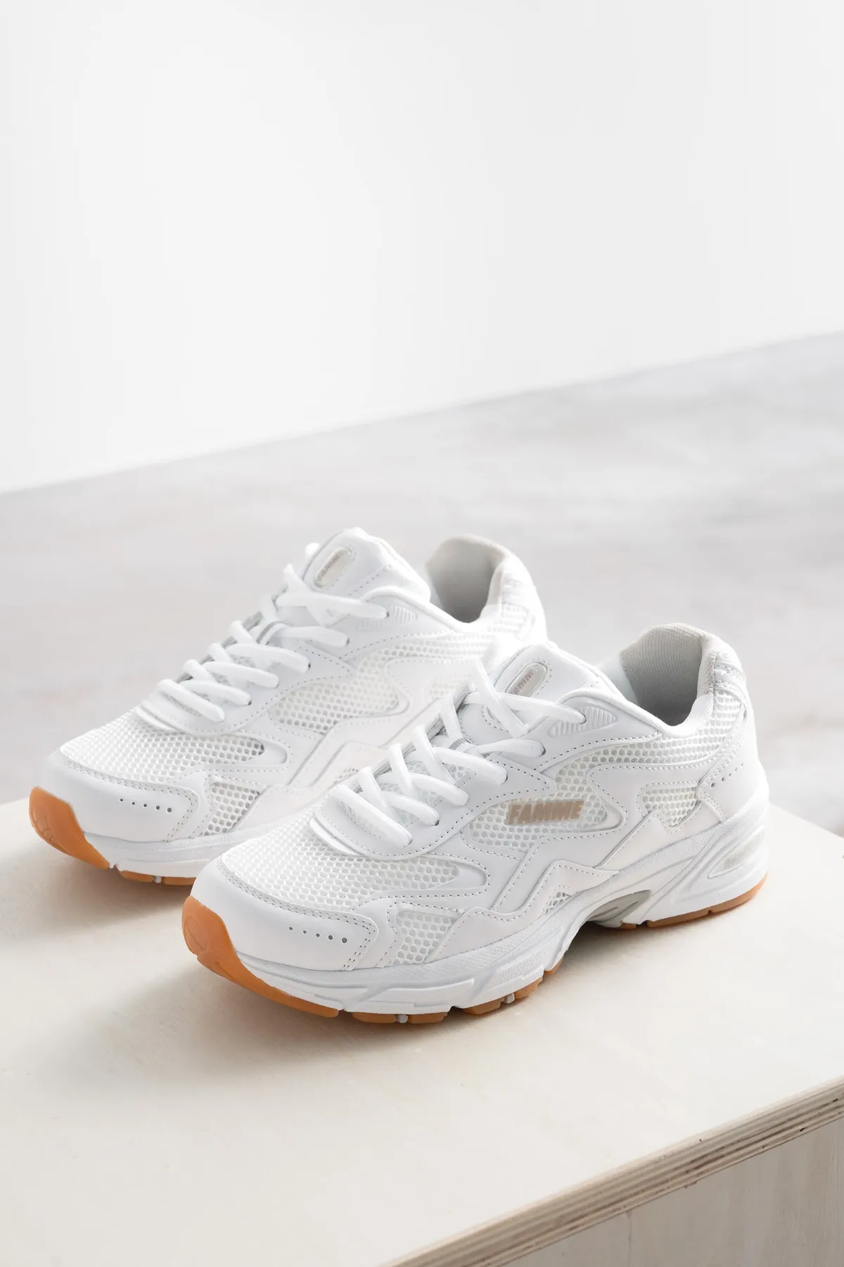 Hvite 90S Trainers